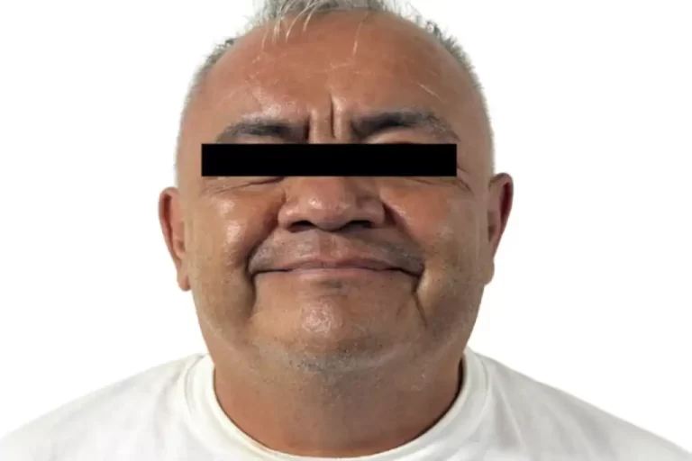 El Poder Judicial del Estado de México ordenó que Hugo Francisco 'N', dirigente del grupo social Gestión y Organización Popular Emiliano Zapata (GOPEZ), permanezca en prisión preventiva mientras lo investigan por su posible participación en delitos de extorsión y despojo de propiedades, especialmente en la zona oriente del Estado de México.