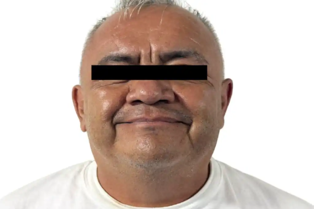 El Poder Judicial del Estado de México ordenó que Hugo Francisco 'N', dirigente del grupo social Gestión y Organización Popular Emiliano Zapata (GOPEZ), permanezca en prisión preventiva mientras lo investigan por su posible participación en delitos de extorsión y despojo de propiedades, especialmente en la zona oriente del Estado de México.