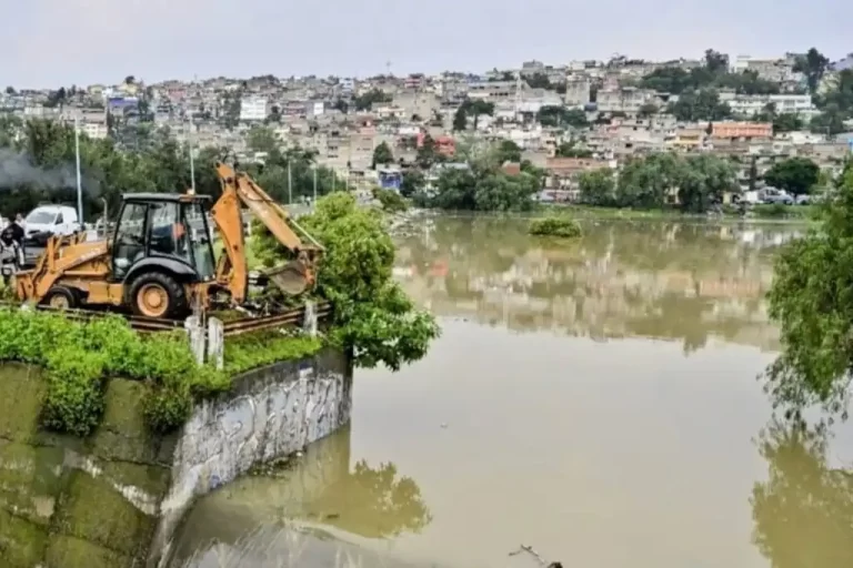 Las intensas lluvias registradas este domingo, provocaron un incremento en el nivel del agua en la presa Los Cuartos, ubicada en Naucalpan.