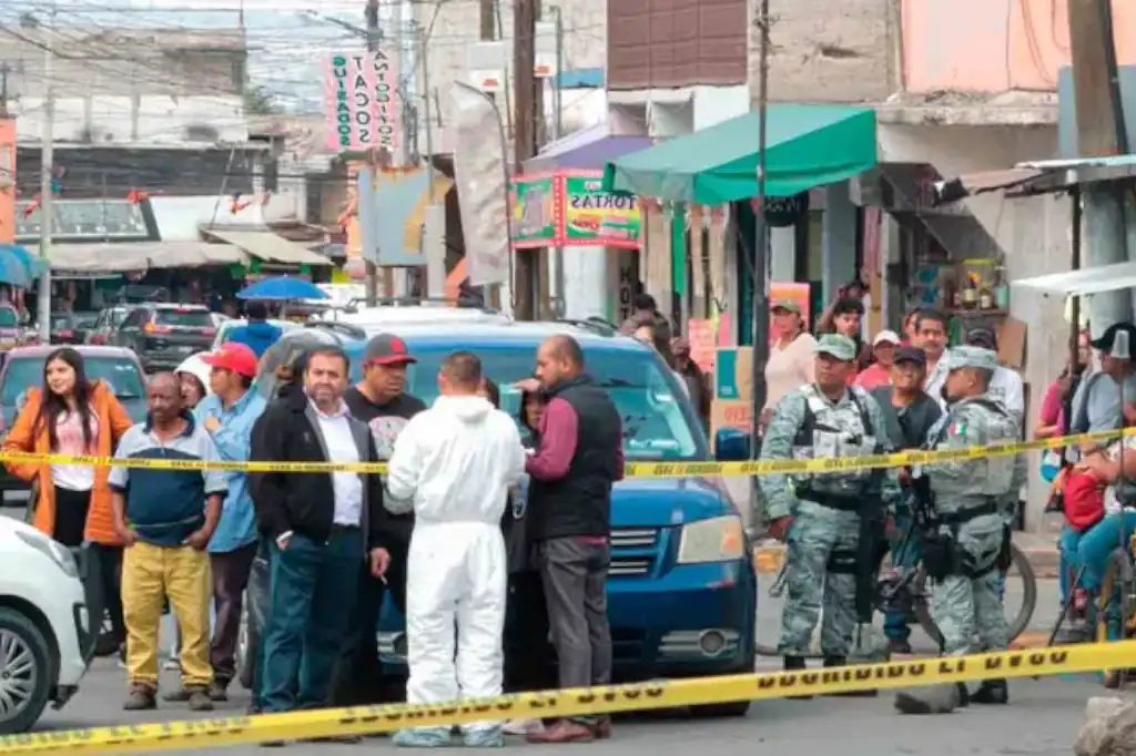 Hombres armados atacaron la madrugada de este lunes una vivienda ubicada en la colonia Del Castillo, en el municipio de Tecámac, y asesinaron a cinco miembros de una misma familia, entre ellos dos menores de edad.