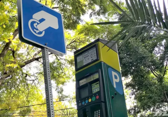 Con el objetivo de recuperar espacios públicos, agilizar el tránsito y brindar mayor seguridad vial, el gobierno municipal de Ecatepec arrancó este lunes 2 de junio el nuevo sistema de parquímetros virtuales en el centro de San Cristóbal.