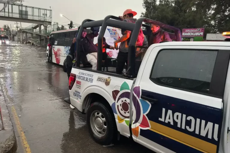 Ante las intensas lluvias registradas la noche del miércoles y madrugada del jueves, la Secretaría de Marina-Armada de México (Semar) activó el Plan Marina en su fase de auxilio en el municipio de Ecatepec, Estado de México.