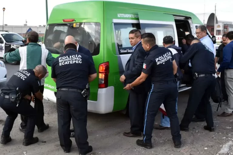 El municipio de Ecatepec reportó una disminución del 38% en el robo de vehículos durante los primeros cinco meses de 2025, además de registrar los niveles más bajos en una década en homicidios dolosos y robos de alto impacto. Así lo anunció la presidenta municipal Azucena Cisneros Coss durante una conferencia de prensa.