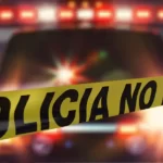 Un ataque armado registrado la madrugada de este jueves en la colonia Industrial Barrientos, en Tlalnepantla, dejó un saldo de cuatro personas muertas. Las víctimas, tres hombres y una mujer, fueron interceptadas por sujetos armados mientras circulaban en un vehículo compacto rojo sobre la avenida Prolongación Hidalgo.