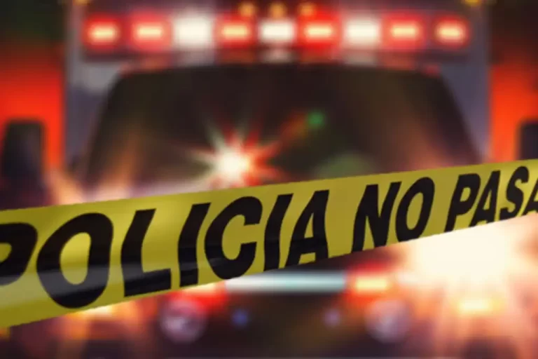 Un ataque armado registrado la madrugada de este jueves en la colonia Industrial Barrientos, en Tlalnepantla, dejó un saldo de cuatro personas muertas. Las víctimas, tres hombres y una mujer, fueron interceptadas por sujetos armados mientras circulaban en un vehículo compacto rojo sobre la avenida Prolongación Hidalgo.