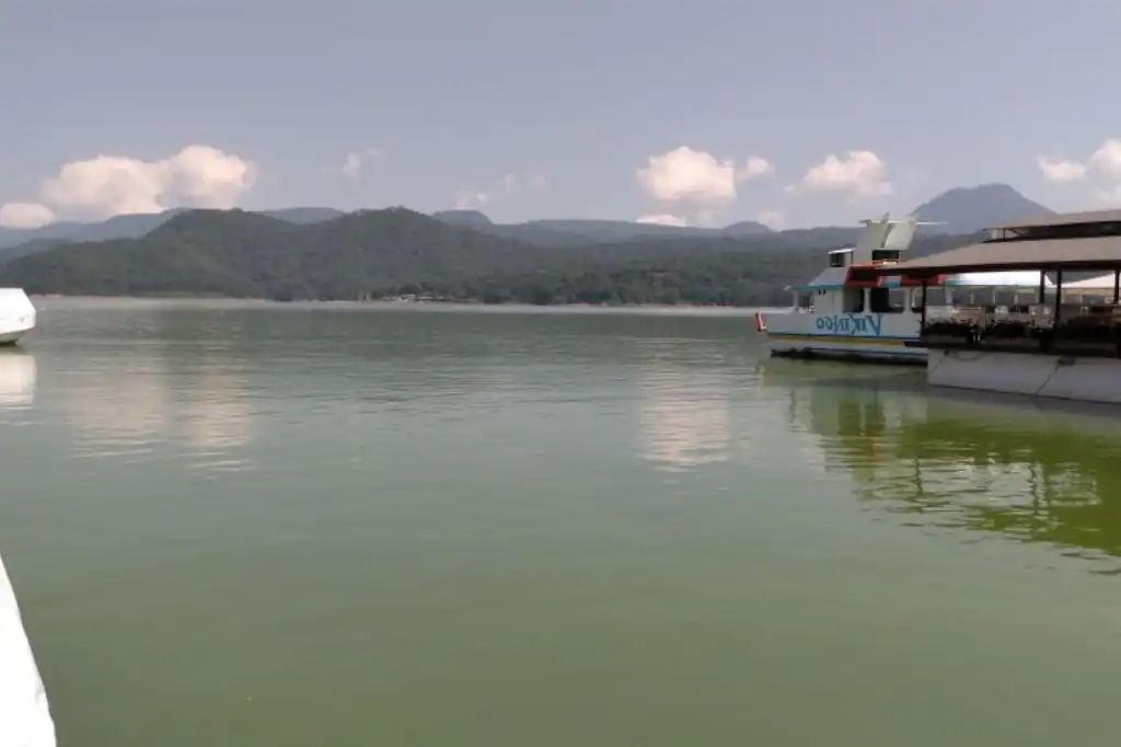 La presa de Valle de Bravo, uno de los principales abastecedores del Sistema Cutzamala, se encuentra en su mejor momento de 2025.