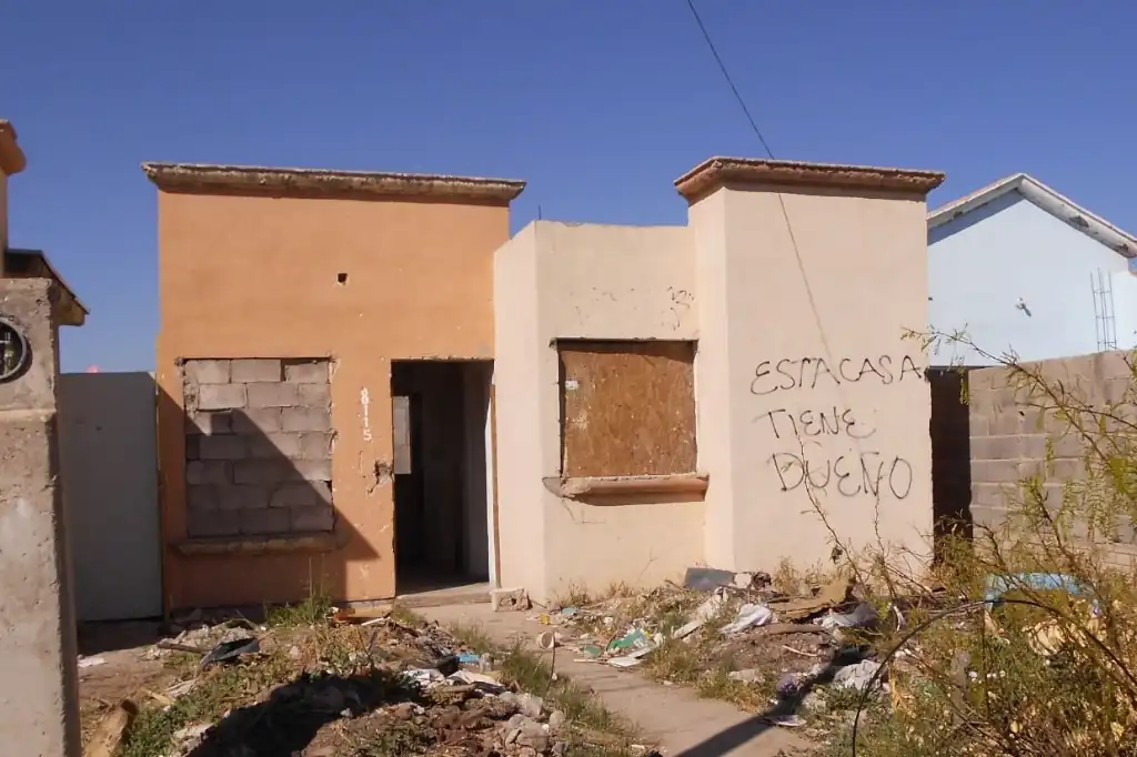 En lo que va de 2025, la Guardia Civil de Tecámac ha recuperado 89 viviendas que habían sido ocupadas ilegalmente y detenido a 65 personas por el delito de allanamiento de morada, informó la presidenta municipal, Rosi Wong Romero.