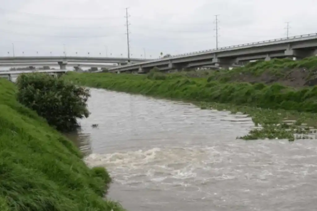 Claudia Gómez Godoy, encargada del proyecto de restauración del río Lerma-Santiago, anunció un ambicioso plan de monitoreo en 96 puntos a lo largo del afluente, con el objetivo de realizar un balance hídrico y estudiar la relación entre la salud de las comunidades y el estado del río.