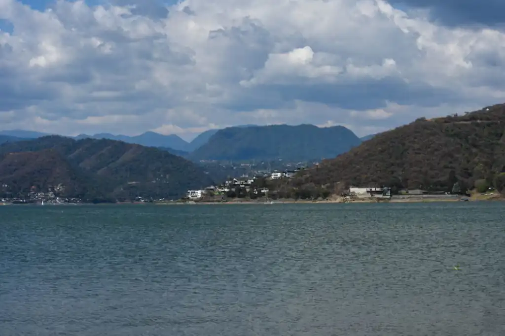 Presa de Valle de Bravo alcanzaría 90% de llenado en 2025 tras mínimos históricos.