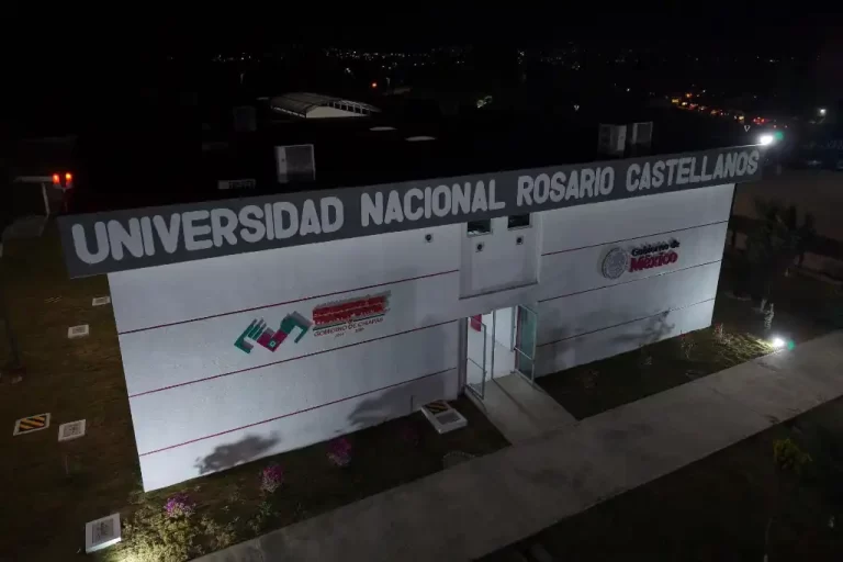 A pocos días de que la Universidad Rosario Castellanos (URC) de Naucalpan reciba a su primera generación de estudiantes, la presidenta Claudia Sheinbaum recorrió las instalaciones del nuevo plantel, acompañada por el alcalde Isaac Montoya.