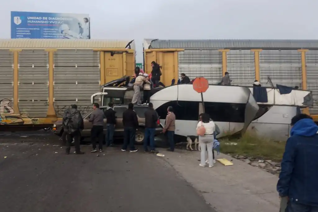 Un accidente fatal conmocionó la mañana de este lunes 8 de septiembre al municipio de Atlacomulco, Estado de México, cuando un tren embistió a un autobús de pasajeros, dejando un saldo preliminar de ocho personas fallecidas y al menos 45 heridos.