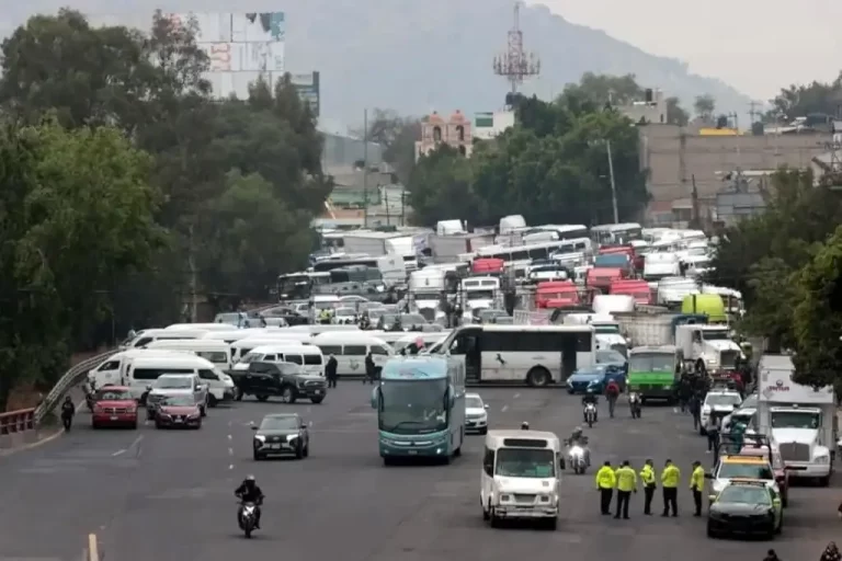 Transportistas del Valle de Toluca suspenden paro tras diálogo con autoridades.