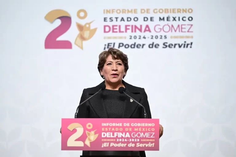 Con un llamado a no retroceder en la lucha contra la corrupción y a consolidar la justicia social, la gobernadora Delfina Gómez Álvarez presentó su Segundo Informe de Gobierno ante miles de asistentes reunidos en el Teatro Morelos, en el centro de Toluca.
