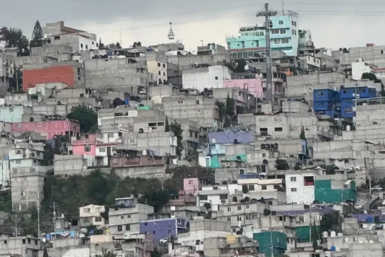 Integrantes de Oasis recorren Ecatepec y Teotihuacán antes de sus conciertos en México.
