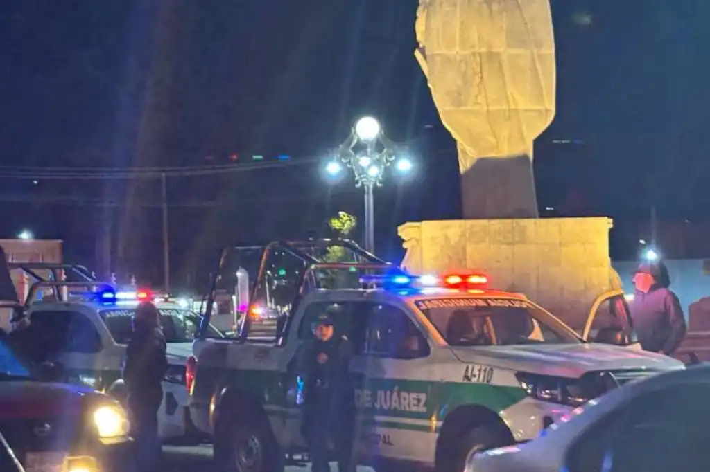 Un conductor presuntamente ebrio embistió la noche de este domingo a un grupo de asistentes del tradicional Paseo de los Locos en la comunidad de San Francisco Tlalcilalcalpan, en Almoloya de Juárez, dejando un saldo preliminar de 20 personas lesionadas, seis de ellas de gravedad.