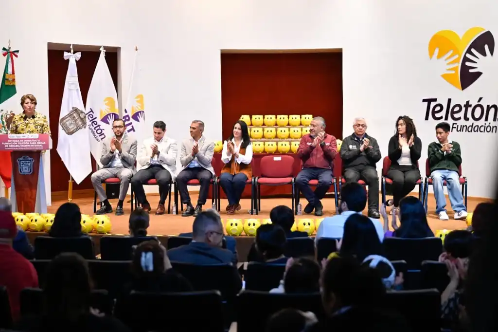 Con el propósito de mejorar la calidad de vida de niñas, niños y adolescentes con discapacidad y autismo, la gobernadora del Estado de México, Delfina Gómez Álvarez, entregó un donativo de 25 millones de pesos a la Fundación Teletón.