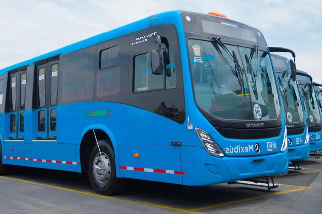 El Gobierno del Estado de México confirmó la construcción de la Línea VI del Mexibús, un proyecto que transformará la movilidad en el Valle de Toluca al conectar los municipios de Zinacantepec y Lerma, y facilitar el acceso al Tren Interurbano México–Toluca.