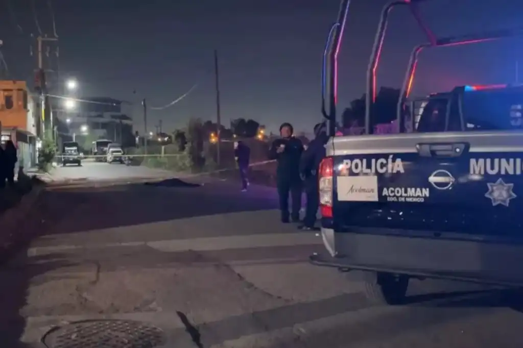 Una violenta balacera estremeció al fraccionamiento Real del Valle, en Acolman, Estado de México, durante la madrugada de este 4 de noviembre, dejando al menos tres personas muertas y una más herida.