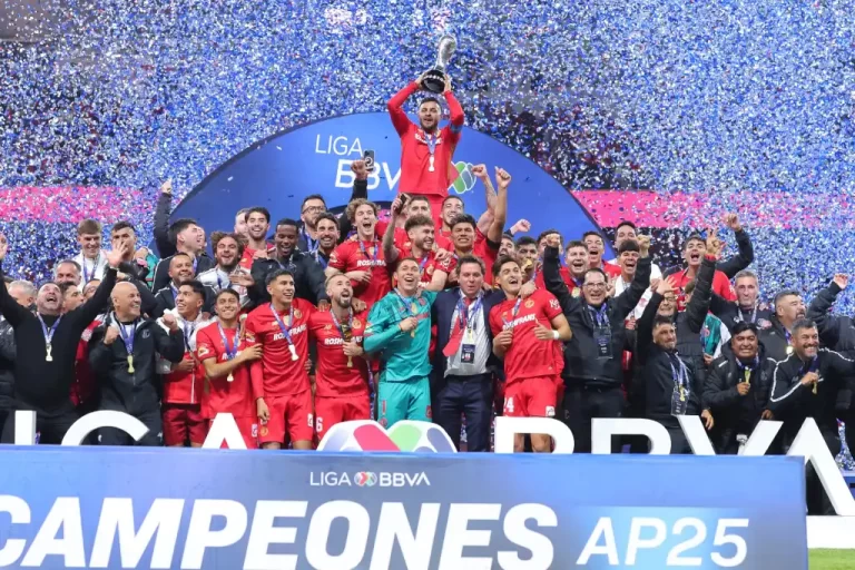Toluca es bicampeón del fútbol mexicano tras una épica tanda de penales ante Tigres.