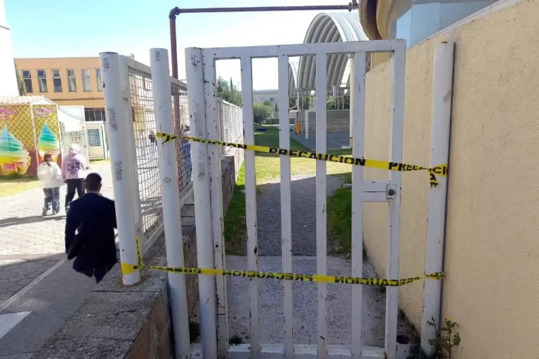 Ataque con arma blanca en la Universidad de Ixtlahuaca deja a alumna herida.