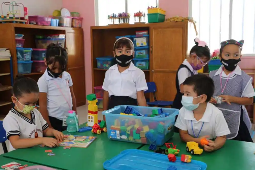 Delfina Gómez confirma uso de cubrebocas en escuelas del Estado de México para prevenir sarampión.