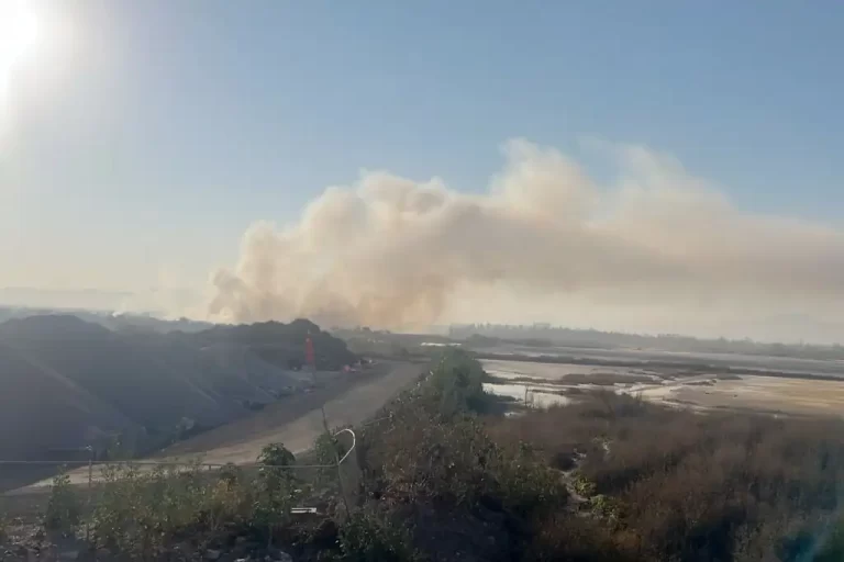 Incendio en Nezahualcóyotl agrava la contingencia ambiental; humo alcanza la CDMX