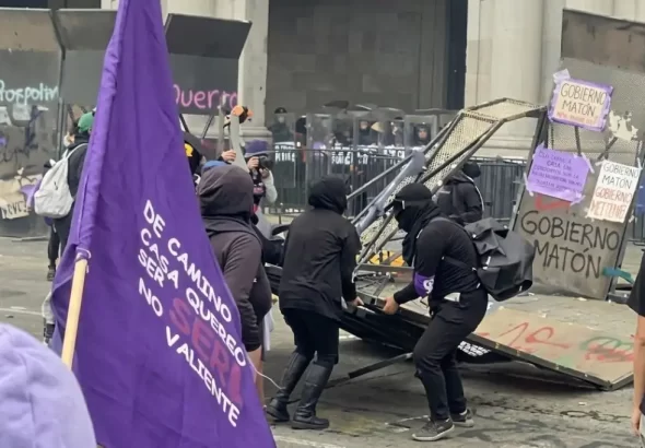 Miles de mujeres marchan en Toluca por el 8M