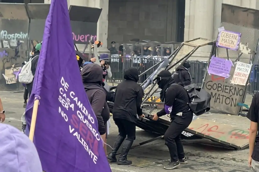 Miles de mujeres marchan en Toluca por el 8M