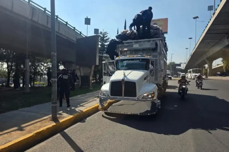 Choque de camión de basura deja dos muertos en Naucalpan