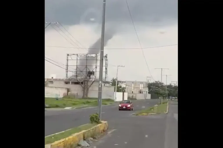 "Cola de agua" y granizada afectan vialidades y viviendas en el Estado de México