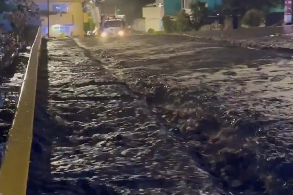 Fuertes lluvias elevan nivel del Río Hondo y provocan afectaciones en Naucalpan