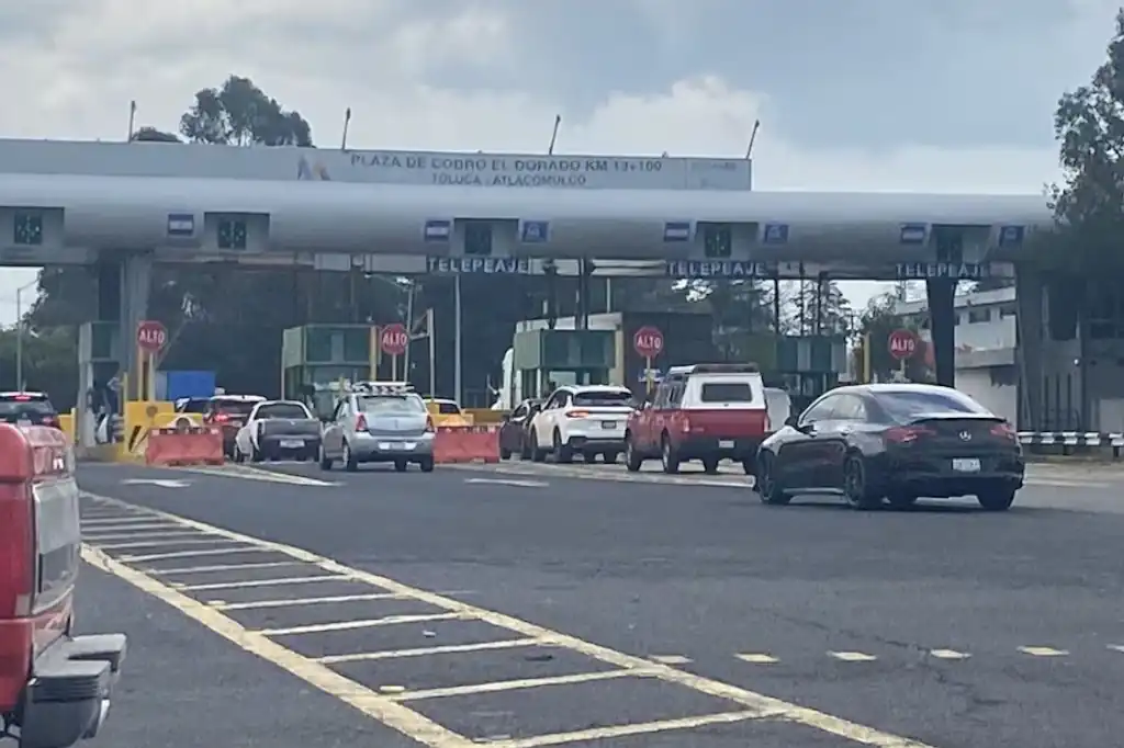 Pobladores toman caseta El Dorado y exigen frenar obras en la Toluca-Atlacomulco