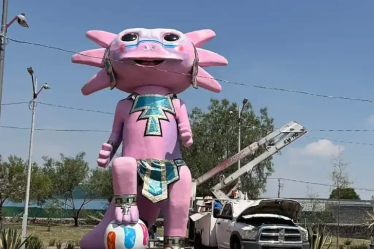 Ecatepec presume el ajolote monumental más grande de América Latina