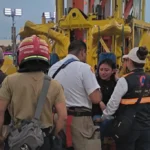 Rescatan a 12 personas tras falla en juego mecánico de la Feria de Chalco