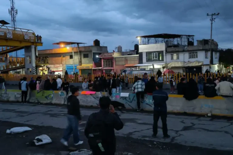 Violento operativo en escuela de Ixtapaluca desata protestas y bloqueo en la México-Puebla