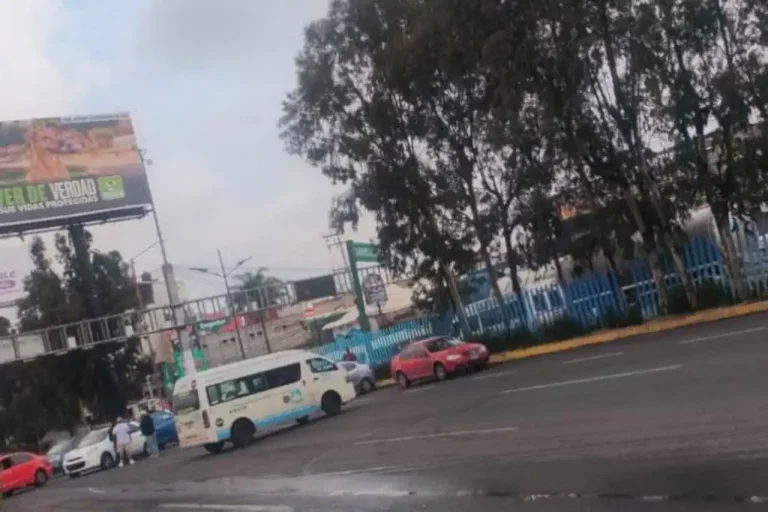 Transportistas toman vialidades de Los Reyes La Paz tras ataque armado