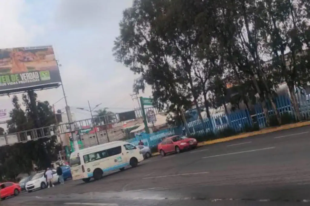 Transportistas toman vialidades de Los Reyes La Paz tras ataque armado