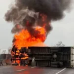 Volcadura e incendio de tráiler colapsan el Circuito Exterior Mexiquense