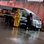 Seis personas mueren tras quedar atrapadas en una combi durante inundación en Tultitlán