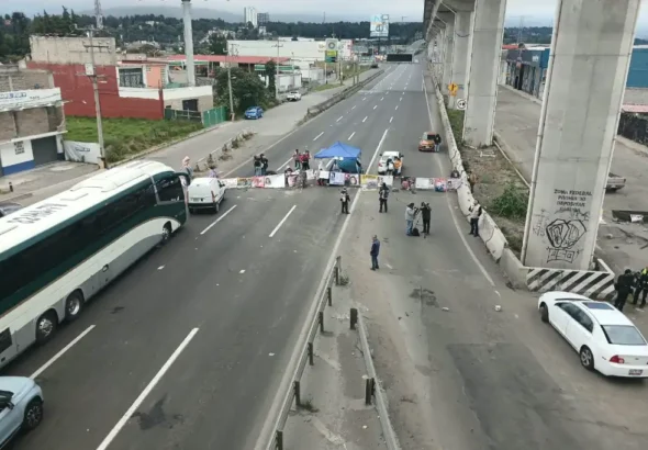 Bloqueo en la México-Toluca cumple casi 24 horas